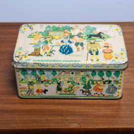 Vintage blikje met een borduurmotief (needlepoint)