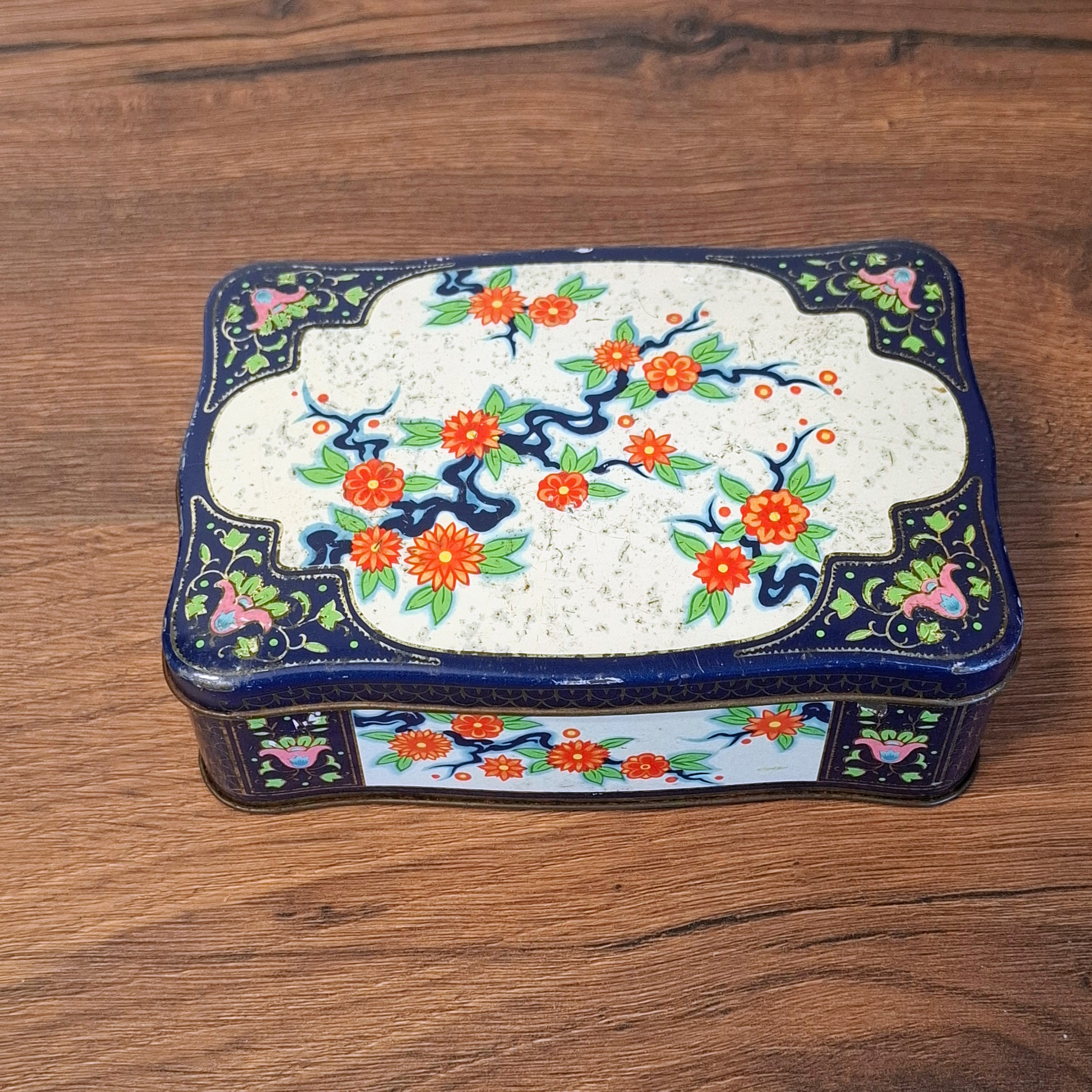 Vintage Blik met rode Bloemenprint