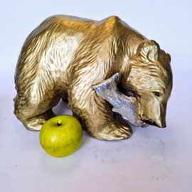 Goudkleurige Beer - Grizzly met gevangen vis