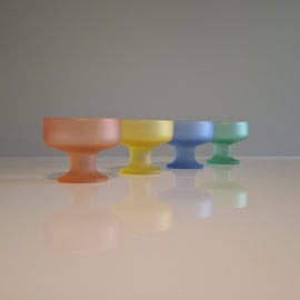 4 Gekleurde IJscoupes / Glazen - Groen / Geel / Blauw / Roze