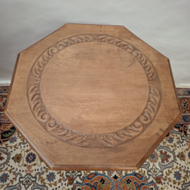 Antieke achtzijdige Bijzettafel met gedraaide poten - Tafel