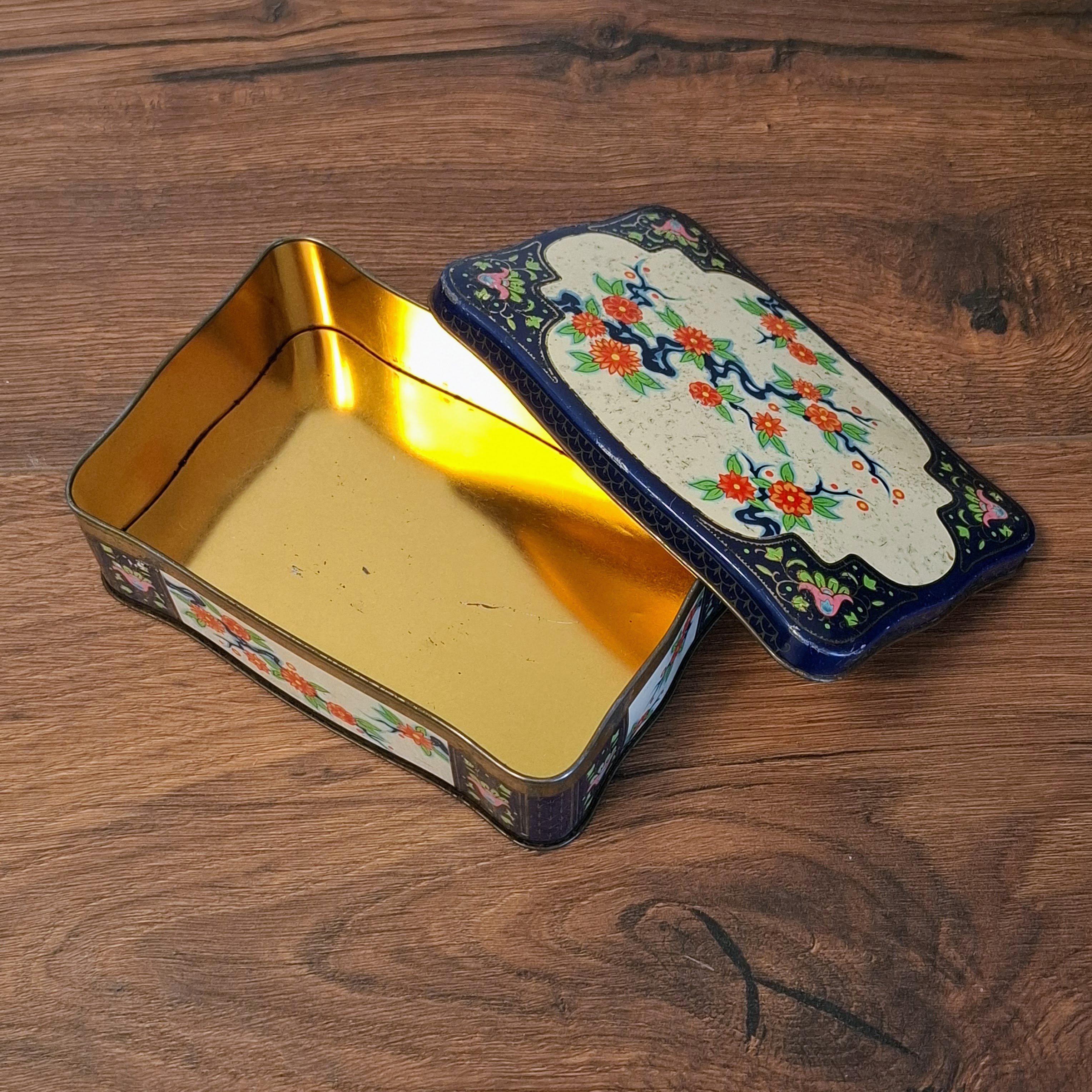 Vintage Blik met rode Bloemenprint