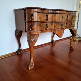 Antiek Dressoir met Leeuwenpoten