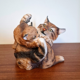 Moederlynx met welp - Playful Morning - Nicholas Wilson - Beeldje
