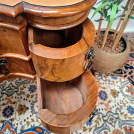 Antiek Dressoir met Leeuwenpoten