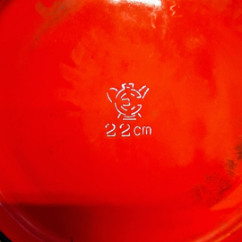 Rood emaille emmer met houten handgreep