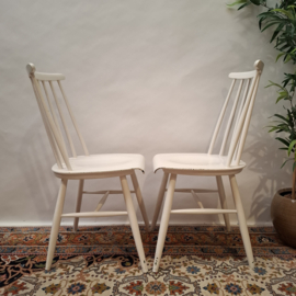 2 Vintage Topiovaara Stoelen - Wit geschilderd - Spijlenstoel