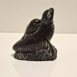 Beeldje van Speksteen - Canada - A Wolf Original - Zeeleeuw met pup