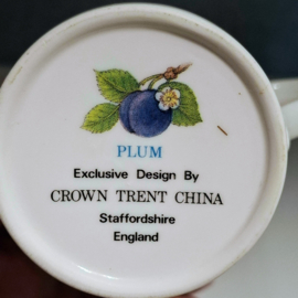 Beker / Mok – PLUM – Crown Trent China – Pruim