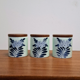3 Keramiek Potjes met houten deksel ( niet vacuüm sluitend)