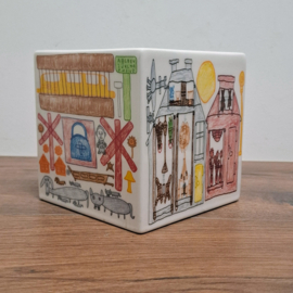 Keramische Kubus, naar de werken van Rieka Bettink