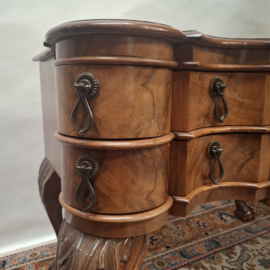 Antiek Dressoir met Leeuwenpoten