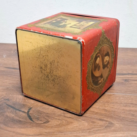 Vintage Rood Kubus Blik Vierkant – Portret