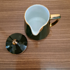 S.P.M. Melkkan -  donkergroen met goudkleurige details