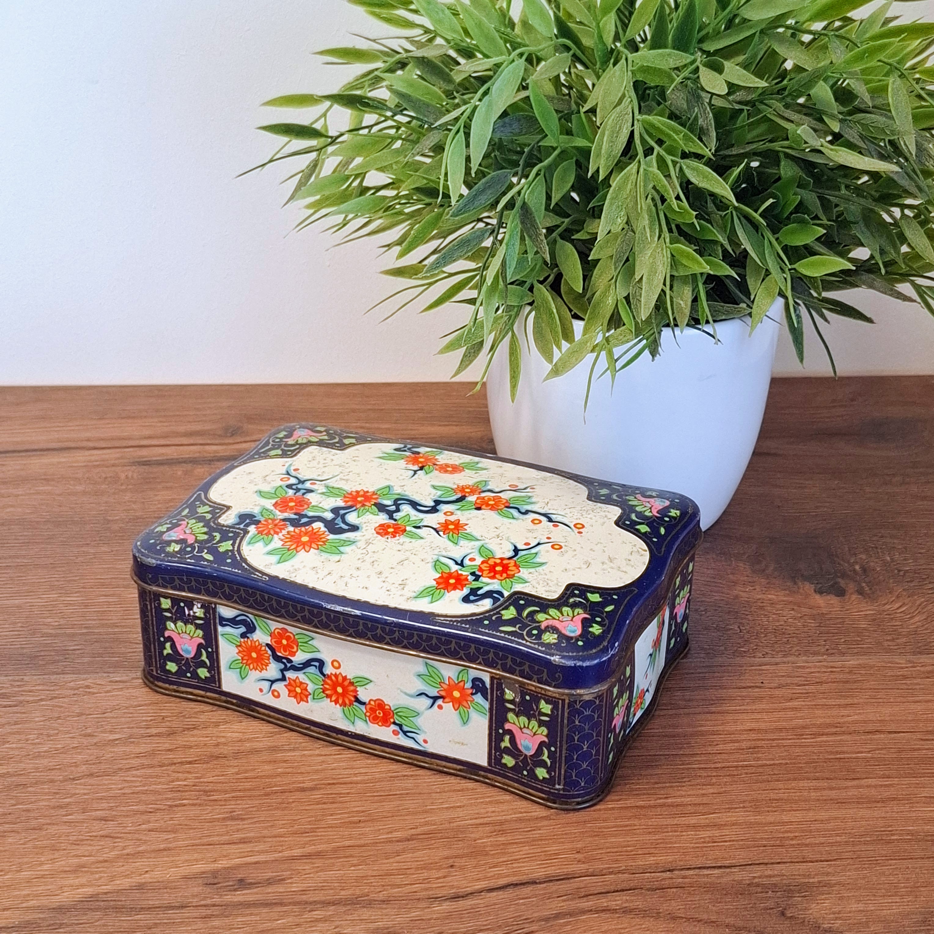 Vintage Blik met rode Bloemenprint