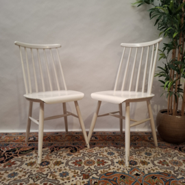 2 Vintage Topiovaara Stoelen - Wit geschilderd - Spijlenstoel