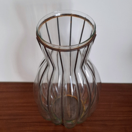 Venetiaanse glazen vaas in een ijzeren Draadframe