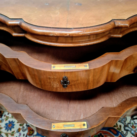 Antiek Dressoir met Leeuwenpoten
