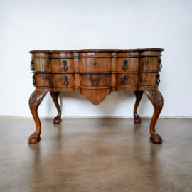 Antiek Dressoir met Leeuwenpoten