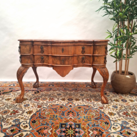 Antiek Dressoir met Leeuwenpoten