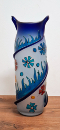 Blauw Vaas Beschilderd met Bloemen - Glaskunst