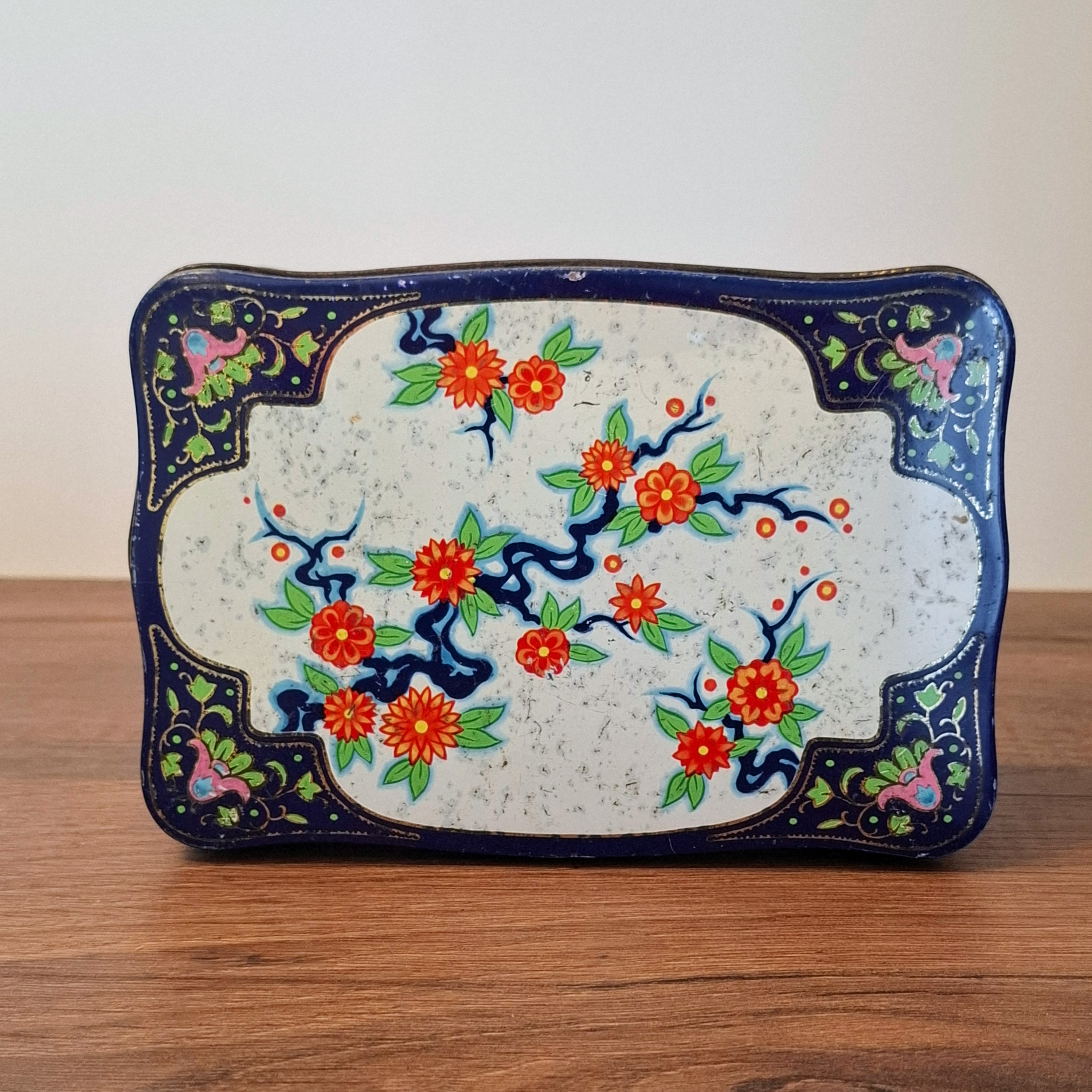 Vintage Blik met rode Bloemenprint