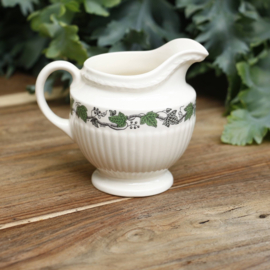 Wedgwood Stratford - Melkkannetje - H 10 cm