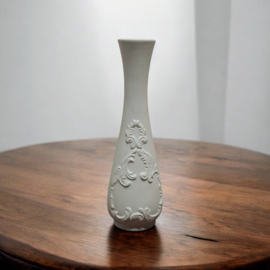 Royal Porzellan Bavaria Vaasje KPM Germany - Bloemen Relief