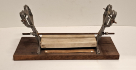 Antieke Schaatsen Slijper met Slijpsteen