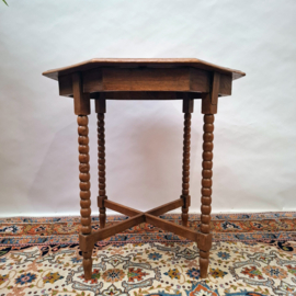 Antieke achtzijdige Bijzettafel met gedraaide poten - Tafel