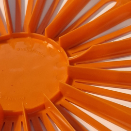 vintage tVintage Oranje Plastic / Kunststof Taartsnijder voor 16 punten – Buchsteiner – Made in Germany – Ø 32 cm