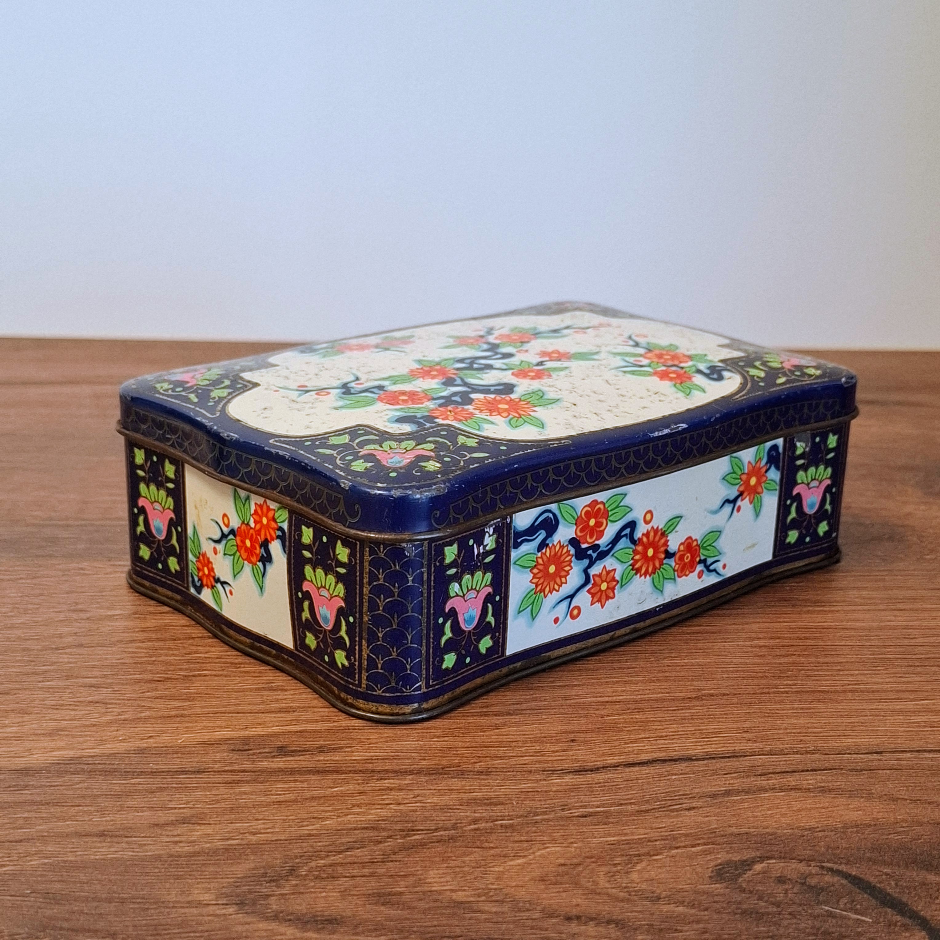 Vintage Blik met rode Bloemenprint