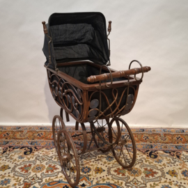 Antieke Poppenwagen in Victoriaanse Stijl 1920 - 1930