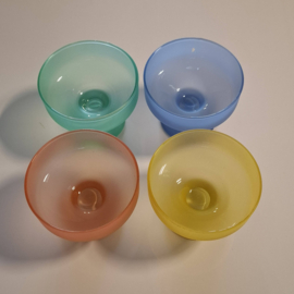 4 Gekleurde IJscoupes / Glazen - Groen / Geel / Blauw / Roze