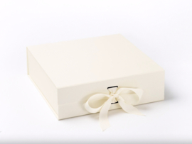 Giftbox zonder bedrukking Ivoor Maat L