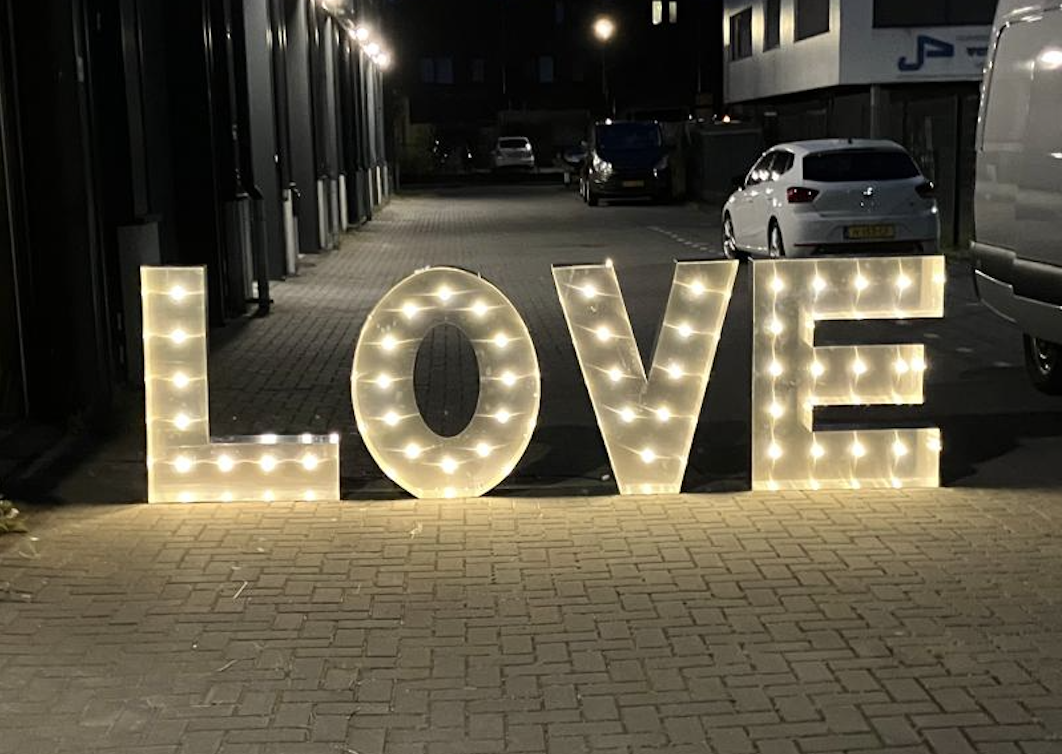 Love Licht Letters - Aluminium - Verhuur of koop