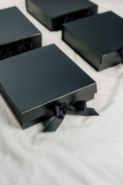 Giftbox met naam en vraag ceremoniemeester