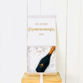 GIFTBOX MET NAAM EN VRAAG CEREMONIEMEESTERS ( meervoud)