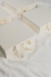 GIFTBOX MET NAAM EN VRAAG CEREMONIEMEESTER