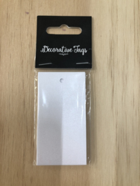 Witte labels met gaatje bovenin