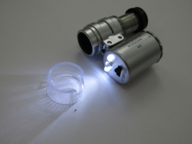 Microscoop loep met verlichting.