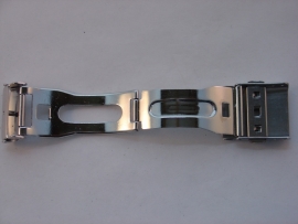 Stahlklappverschluss für ein Lederband.