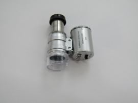 Microscoop loep met verlichting.
