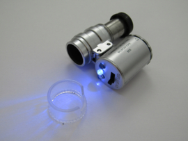 Microscoop loep met verlichting.