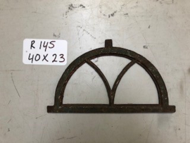 R145 , 40 x 23  cm