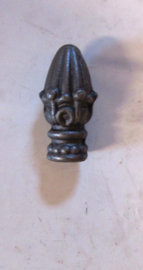 106, 80x42 mm. Diameter 27 mm. Smeedijzer