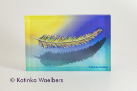 Glazen presse papier: Feather