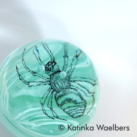Glazen druppel -  presse papier: Spider
