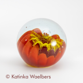 Glazen bol - presse papier: Flower ball