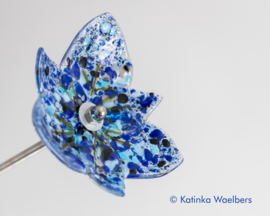 Glaskunst voor in de tuin - glazen bloem: blauw